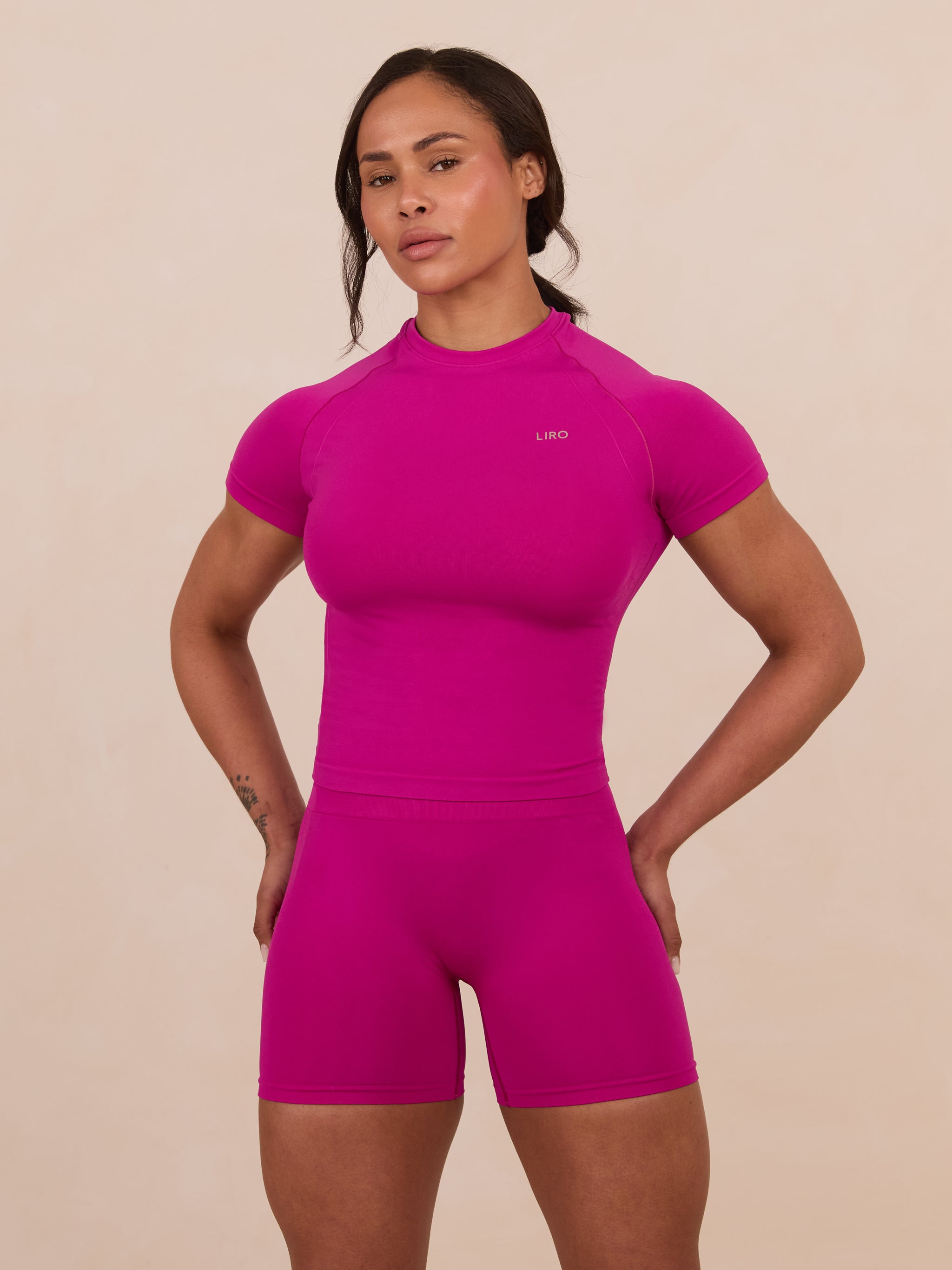 ELEVATE SEAMLESS CONTOUR MIDI T-SHIRT