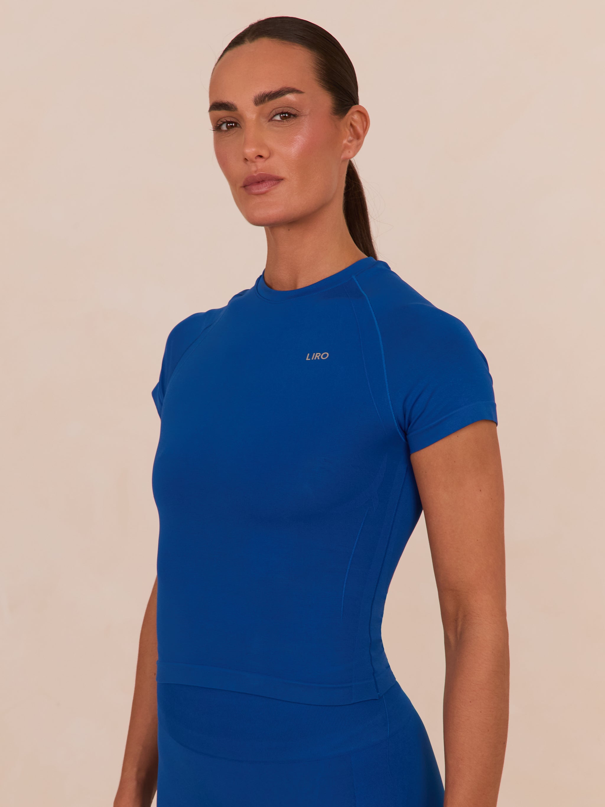 ELEVATE SEAMLESS CONTOUR MIDI T-SHIRT