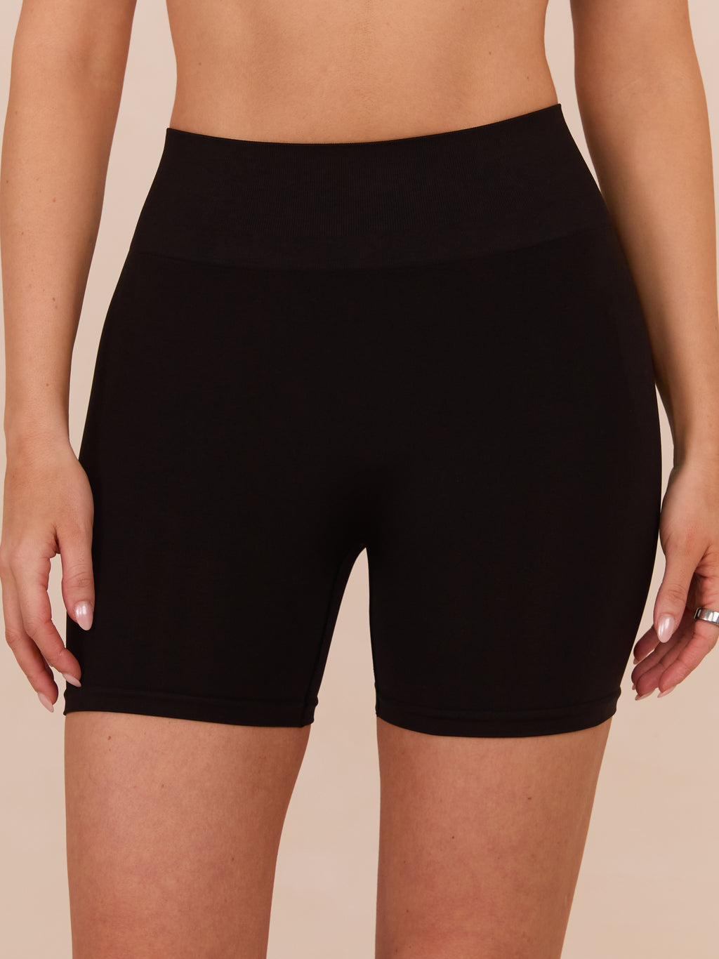 ELEVATE SEAMLESS 4" SHORTS