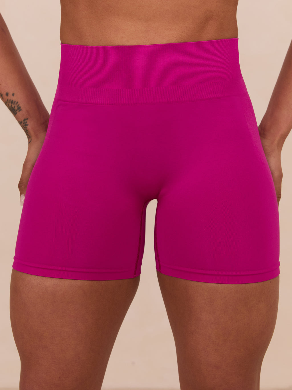 ELEVATE SEAMLESS 4" SHORTS