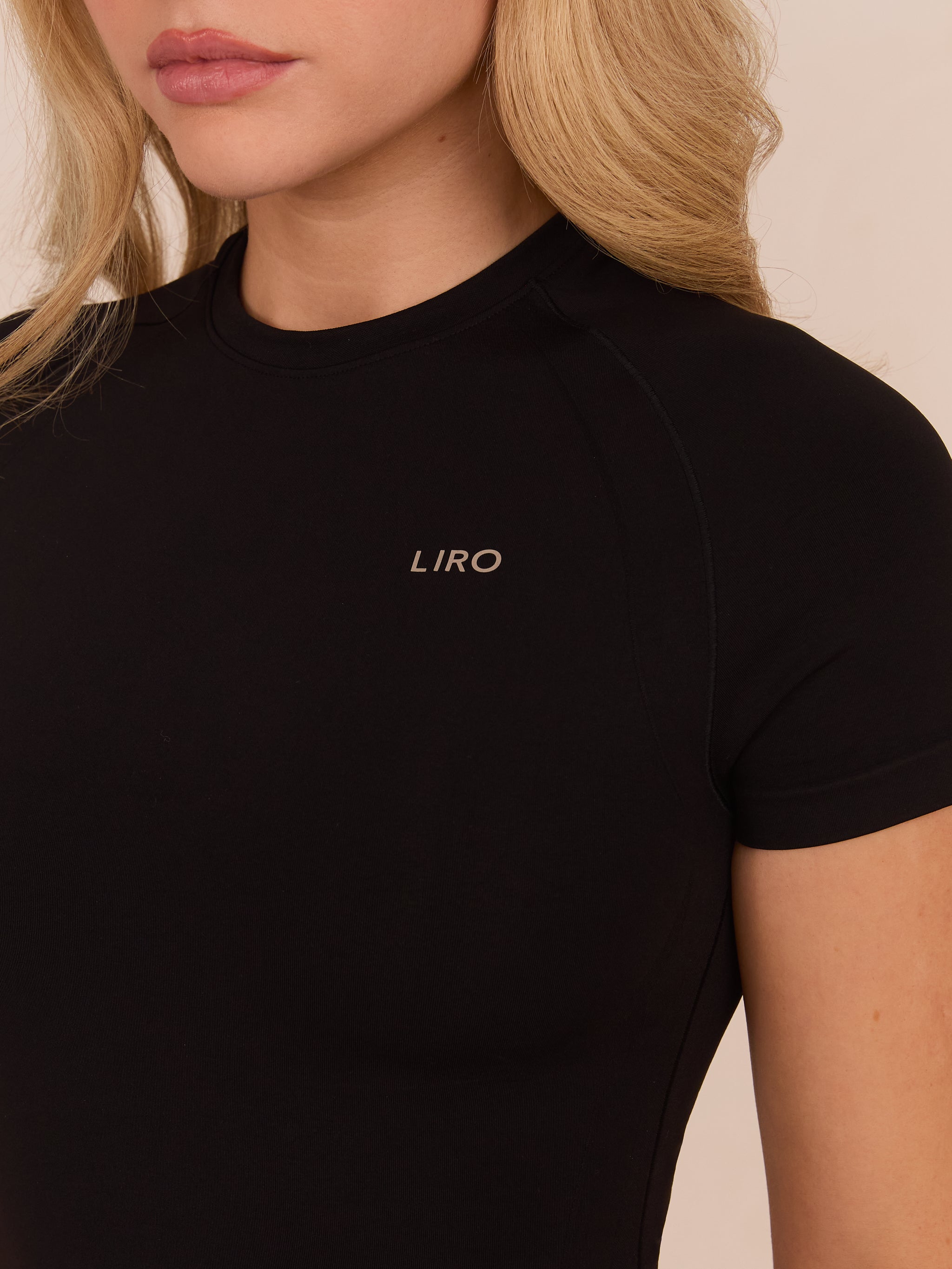 ELEVATE SEAMLESS CONTOUR MIDI T-SHIRT