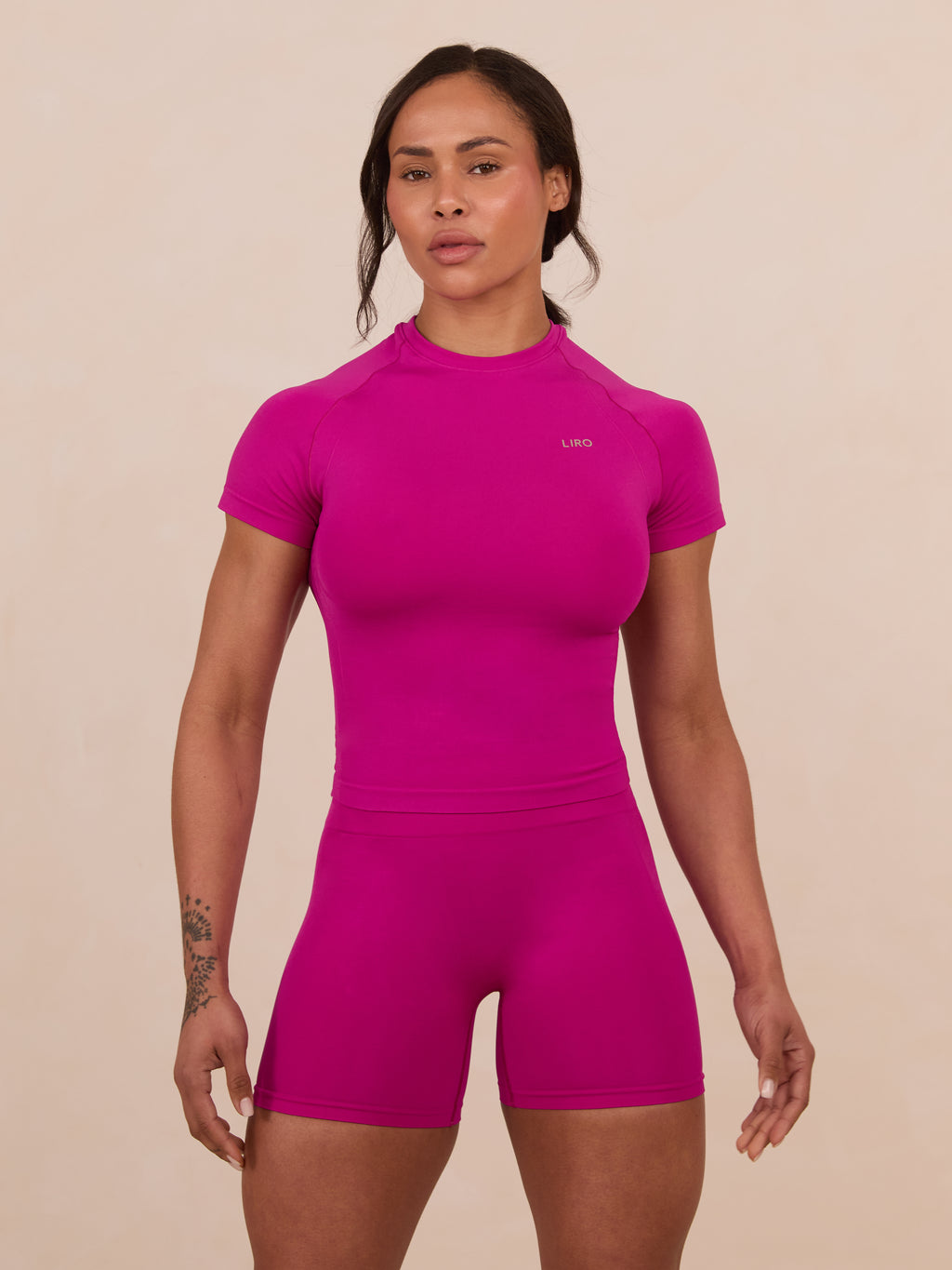 ELEVATE SEAMLESS CONTOUR MIDI T-SHIRT