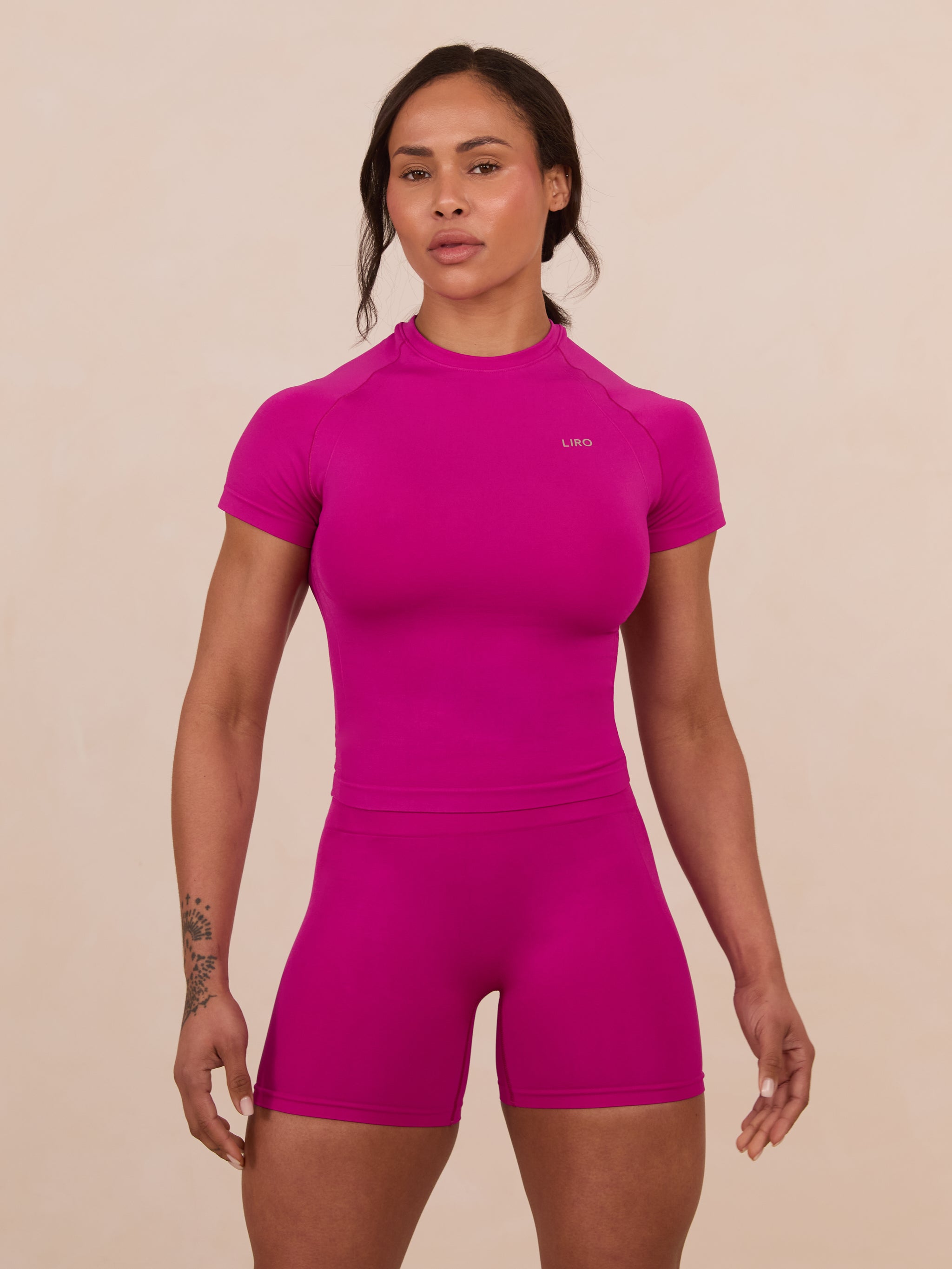 ELEVATE SEAMLESS CONTOUR MIDI T-SHIRT