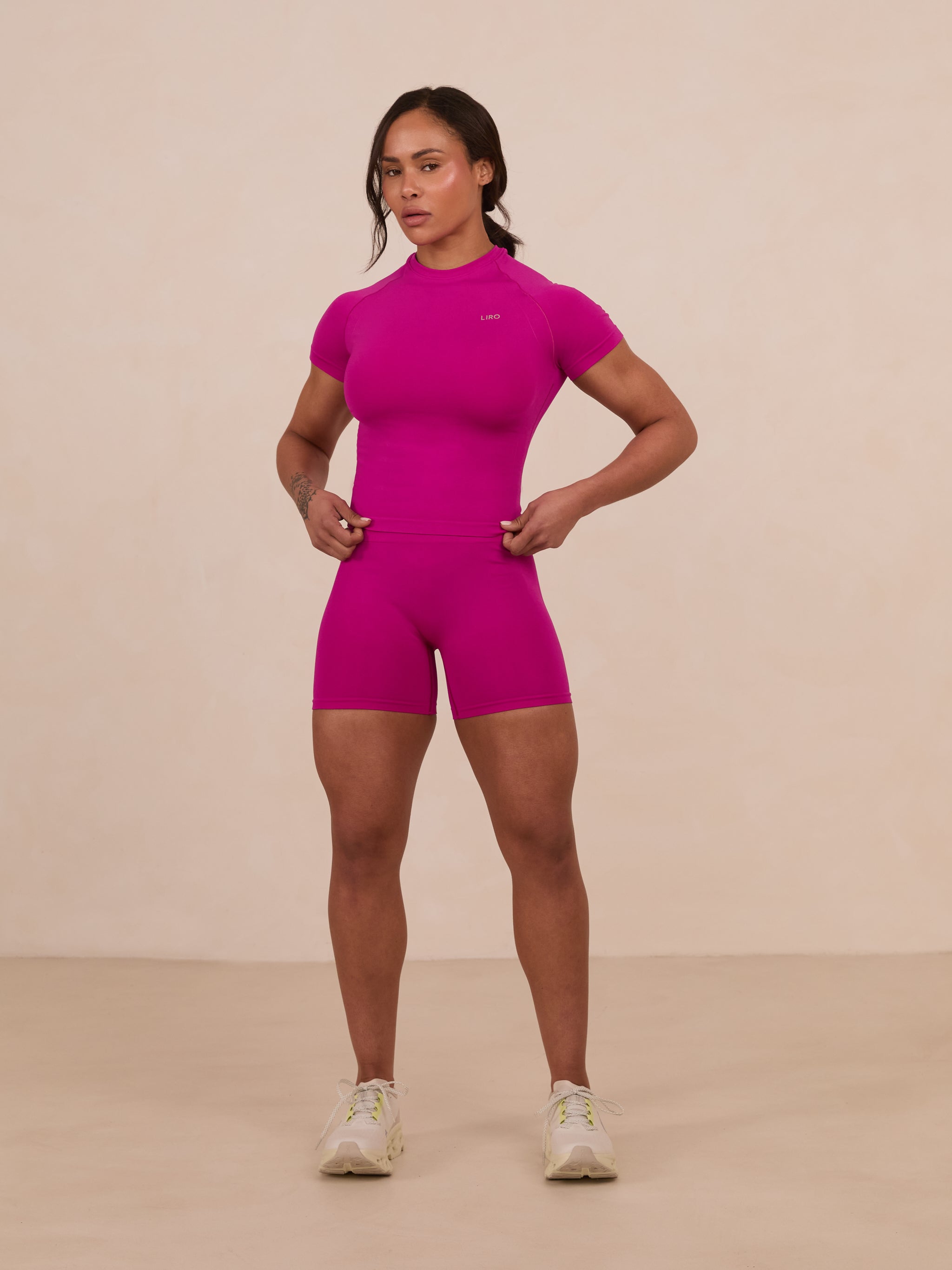 ELEVATE SEAMLESS CONTOUR MIDI T-SHIRT